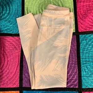 🎀Fabletics 7/8 high waisted medium leggings🎀